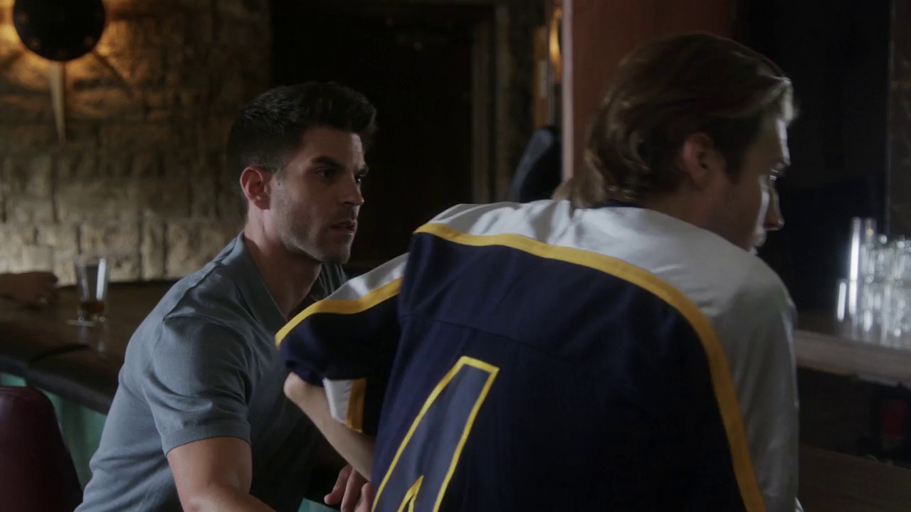 Fortune Cookie (2016) WEB-DL Hindi + English 720p x264 AVC DD 5.1 ESub.mkv.0002